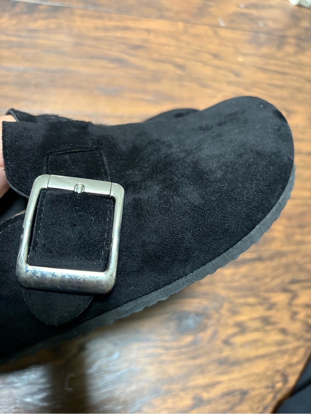 Madden Girl Black Suede Clogs Women’s Size 8 Buckle Comfort Slip On Shoes - Picture 4 of 8